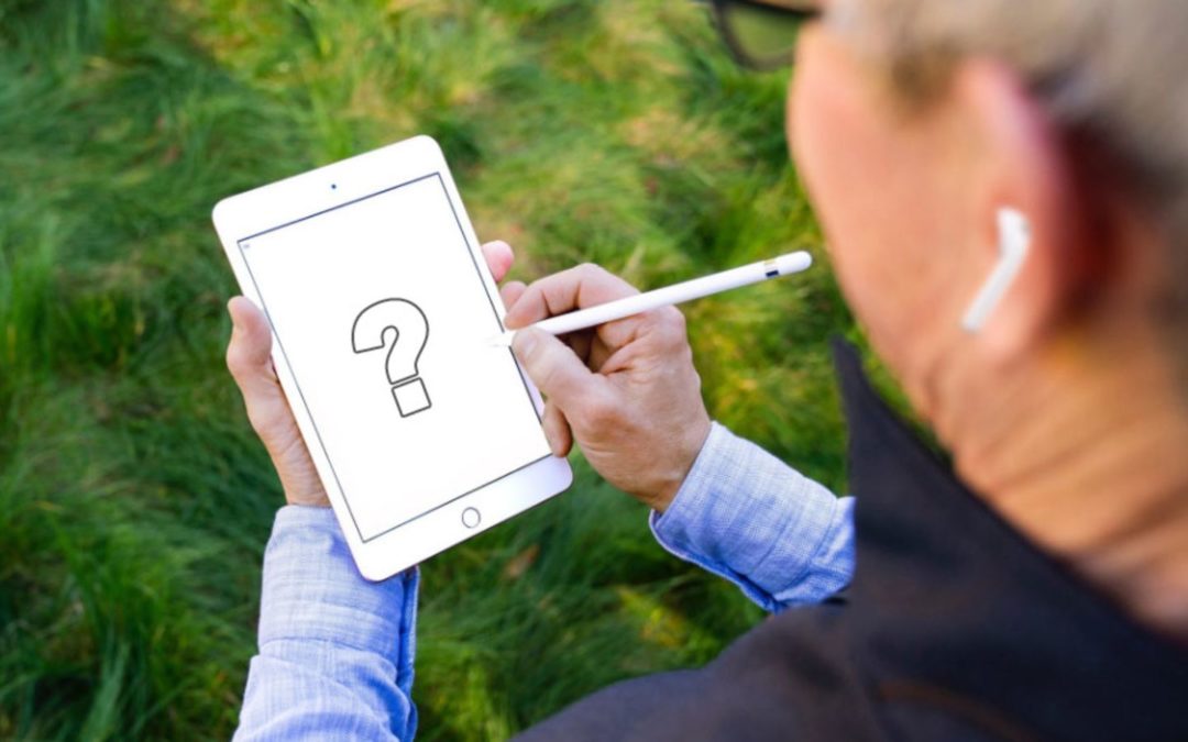 Photoshop Contest: What Is Tim Cook Really Drawing? – Gizmodo