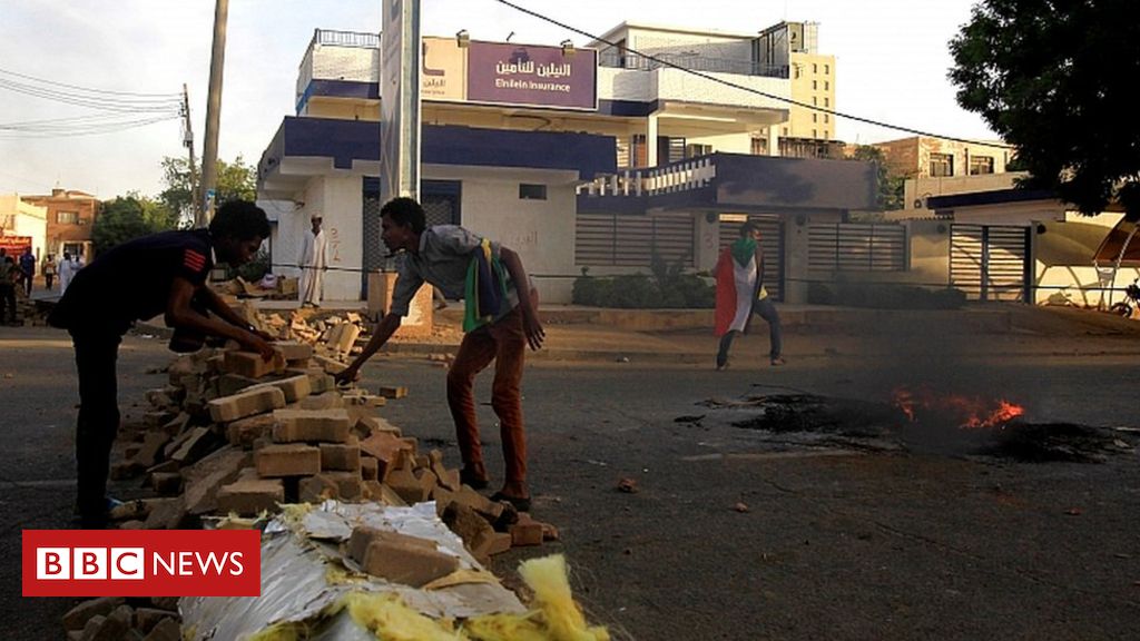 Sudan crisis: Talks stall as military demands barricades removed – BBC News