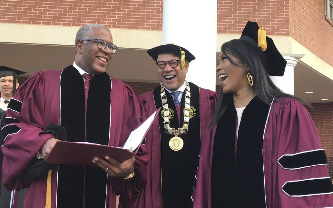 Commencement Speaker Stuns Grads, Promise to Pay Off Their Student Loans – Snopes.com