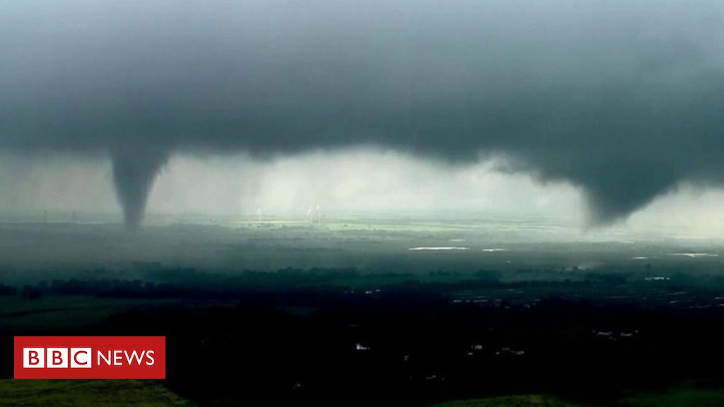 ‘Twin tornadoes’ spotted in Oklahoma