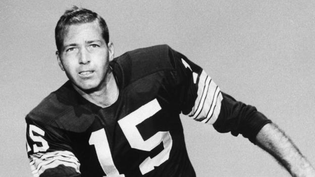 Bart Starr: Former Green Bay Packers quarterback dies at 85
