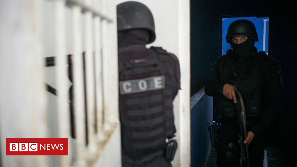Brazil prison clashes leave 15 dead