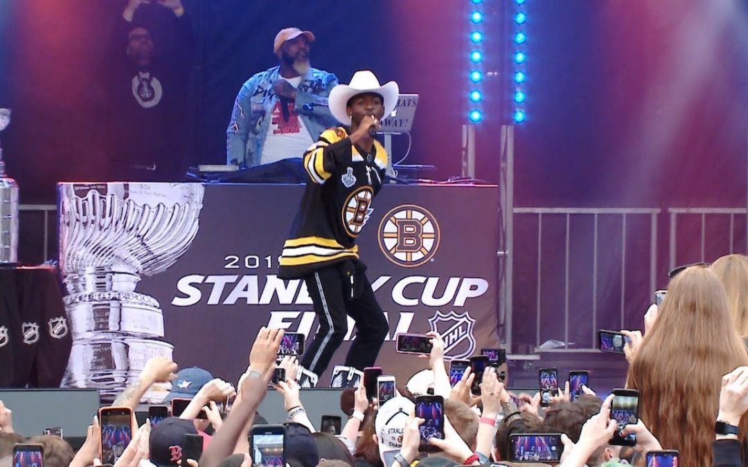 Lil Nas X performs “Old Town Road” before Game 1 – NHL