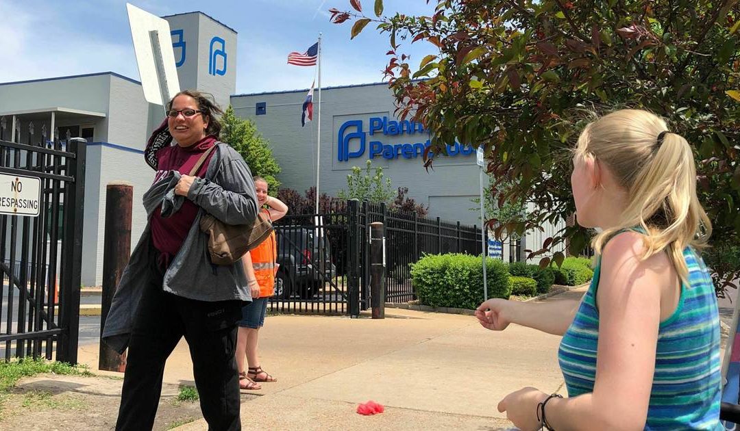 Last abortion clinic in Missouri expects to be shut down this week – NBC News