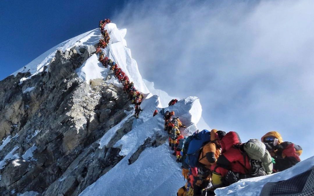 Mount Everest death spike: Inexperienced climbers, competitive tour groups, bad weather window to blame, ex… – Fox News