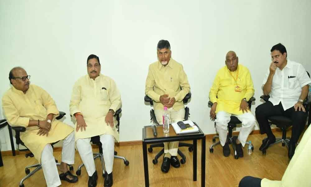 Chandrababu Naidu interesting comments on TRS during TDLP meeting