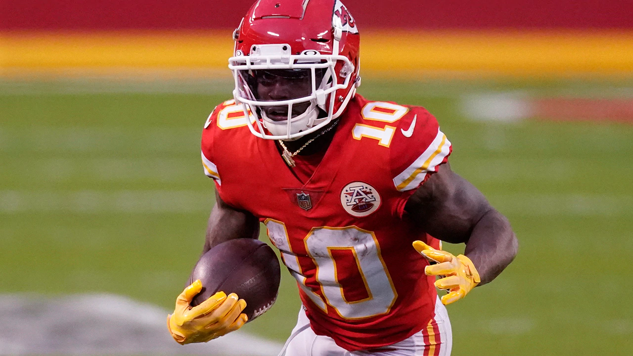 Chiefs' Tyreek Hill explains shoving assistant coach during playoff game