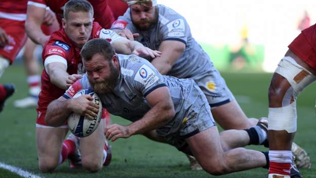 Rampant Sale hammer Scarlets to reach first Champions Cup quarter-final since 2006