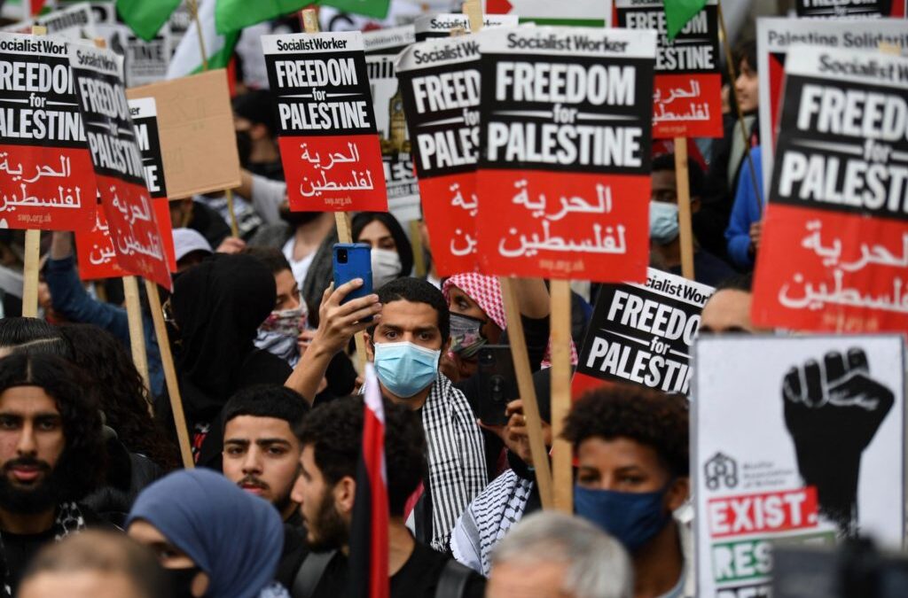 WATCH: Policewoman Seen Chanting 'Free, Free Palestine' During Anti-Israel Protest in London