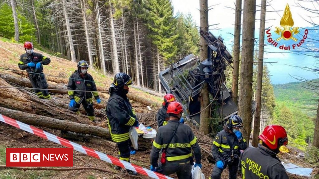 Italy cable car fall: Three arrested over fatal accident