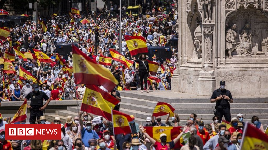 Madrid protests: Thousands rally against Catalan pardons