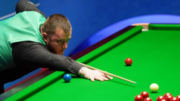 Snooker star Allen defeats former partner Evans