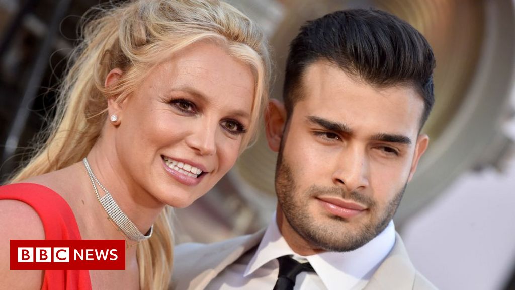 Britney Spears announces engagement to Sam Asghari