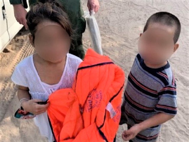Small Children Abandoned near Texas Border by Human Smugglers
