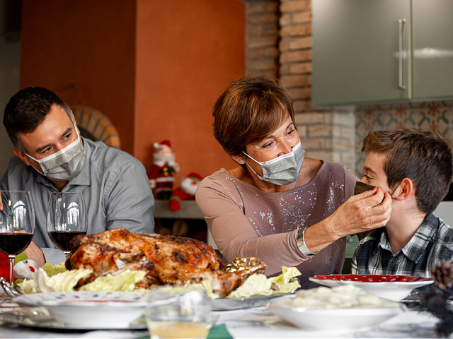 CBS Guest: Serve Food to Thanksgiving Guests in Garage While Awaiting Rapid Virus Tests