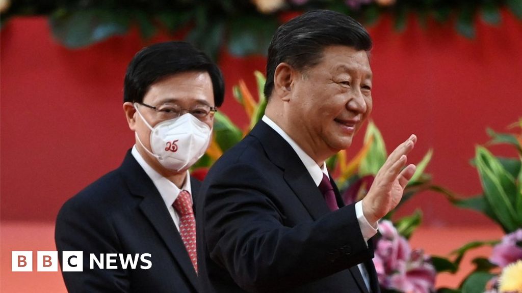 Hong Kong: Xi Jinping defends China's rule at handover anniversary