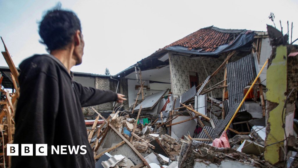 Indonesia: Java quake kills 162 and injures hundreds