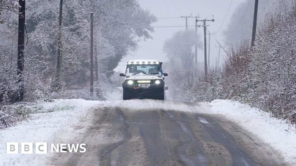 UK weather: Snow and ice alerts extended as cold snap continues