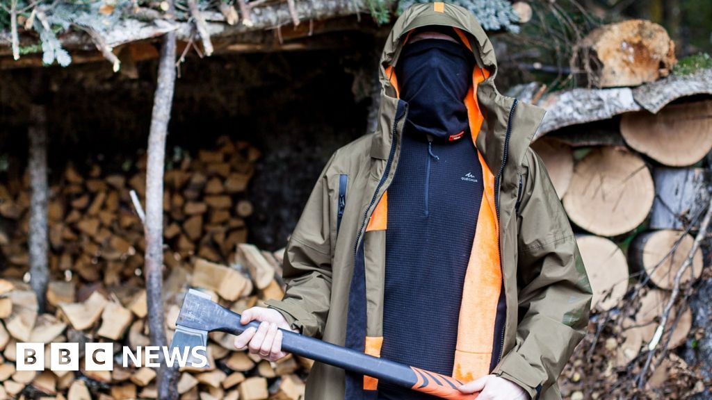 Ukraine war: Hiding from Putin's call up by living off-grid in a freezing forest