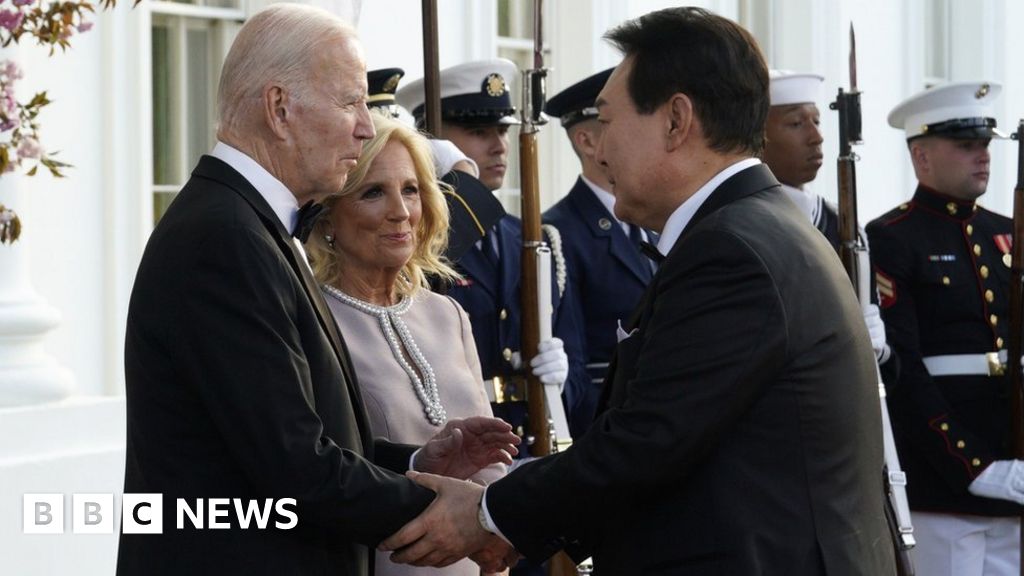 US and South Korea agree key nuclear weapons deal