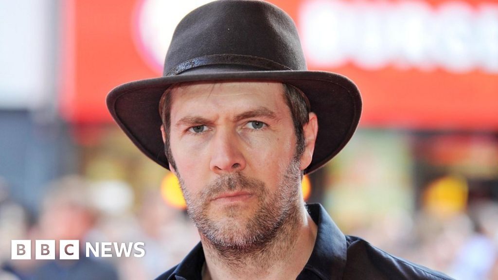 Rhod Gilbert plans new tour after cancer treatment
