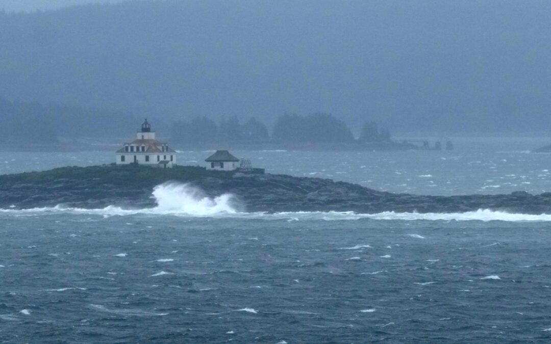 Thousands without power as storm Lee begins lashing northeast US, Canada
