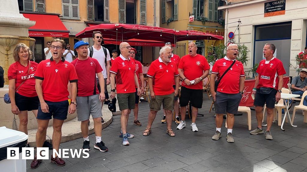 Rugby World Cup: Wales fans treat Nice to hymn in flash mob