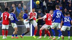 Everton wrongly denied penalty in Arsenal loss