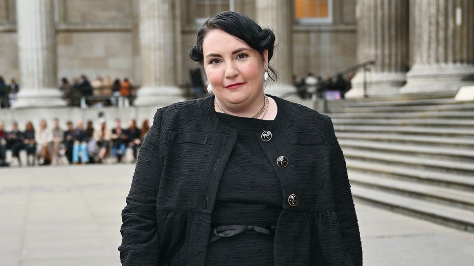 Lena Dunham says her dad didn’t want to be seen voting with her in Obama election