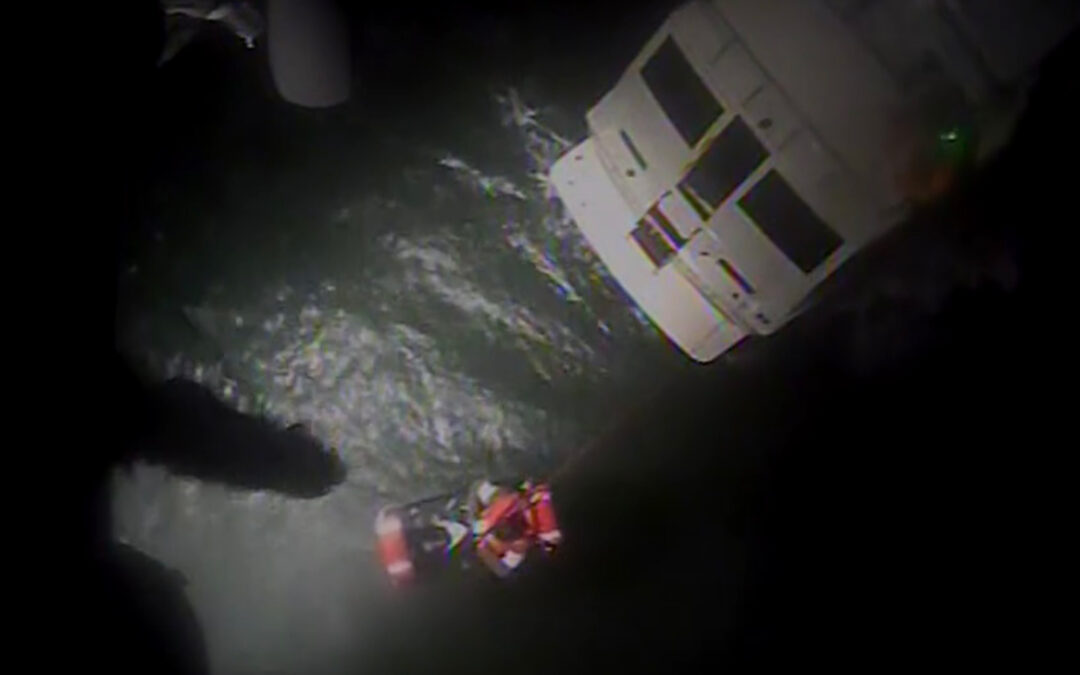 Coast Guard helicopter rescues 4 from broken-down yacht caught in 12-foot waves off Long Island: heart-stopping video