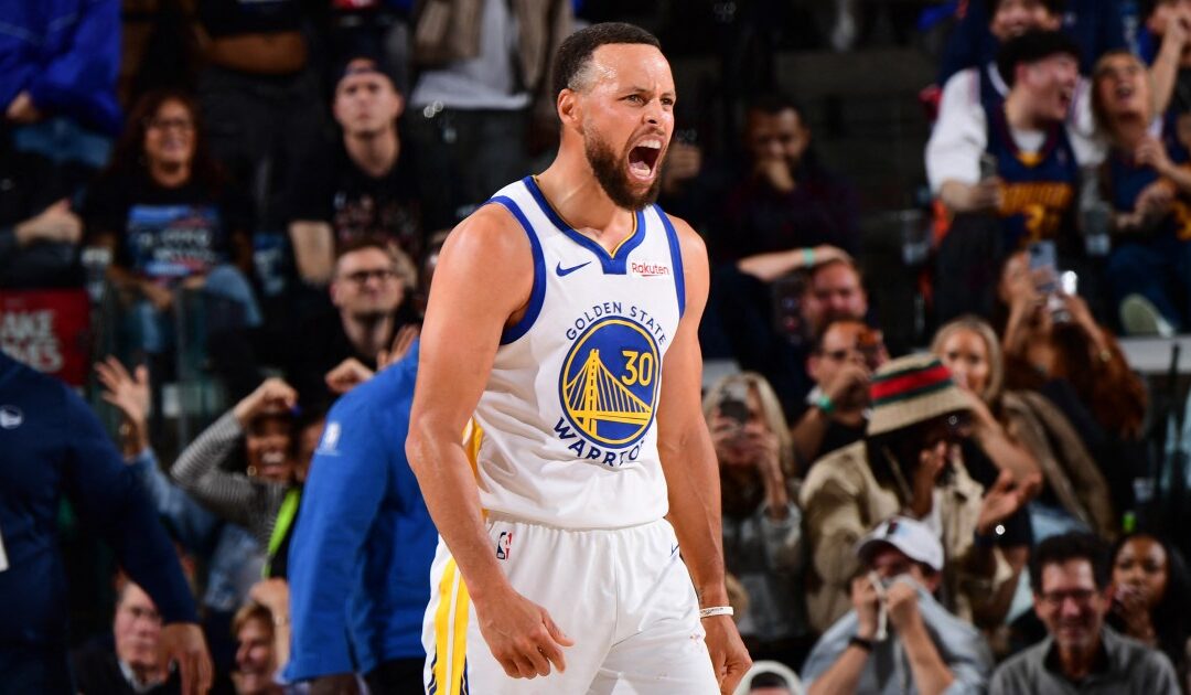 Curry scores 35 as Warriors upset Clippers to extend playoff run