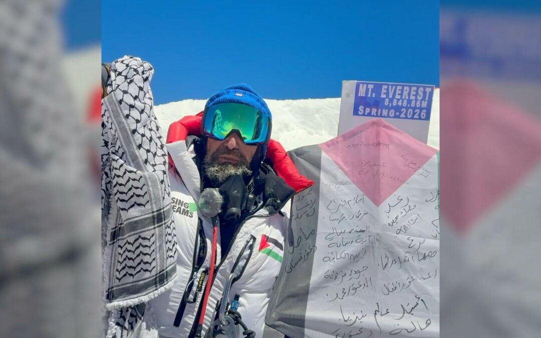 Climber carries kite with Palestinian children’s dreams to Everest summit