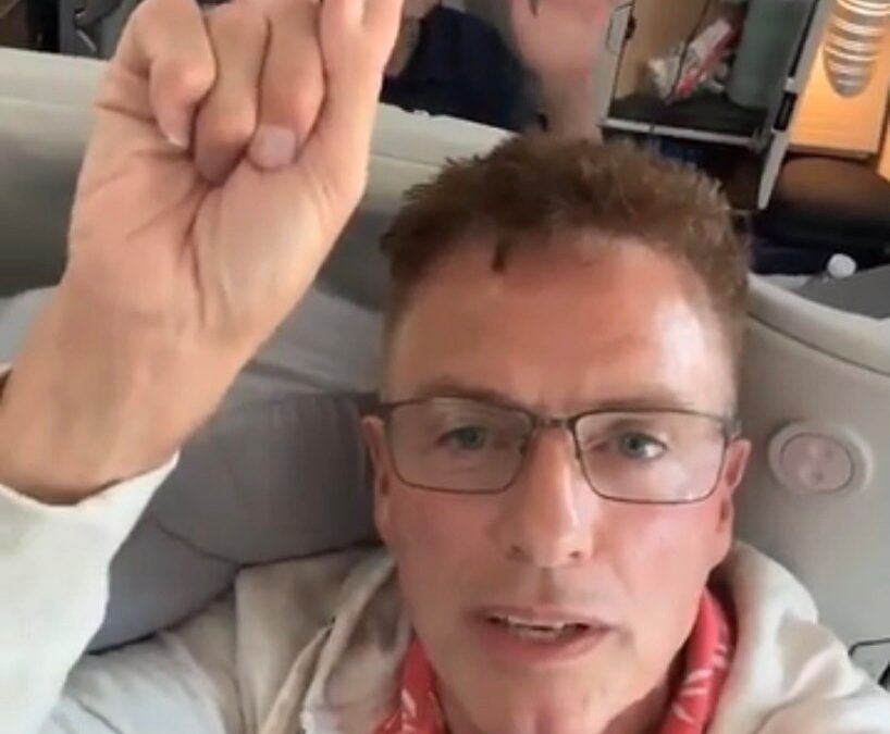 Actor John Barrowman roasted over business class rant on flight: ‘Entitlement is off the scale’