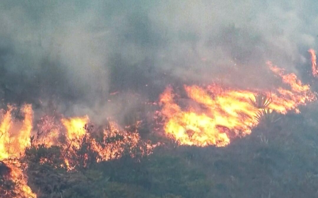 Central Colombia forest fire threatens tourist town of Villa de Leyva