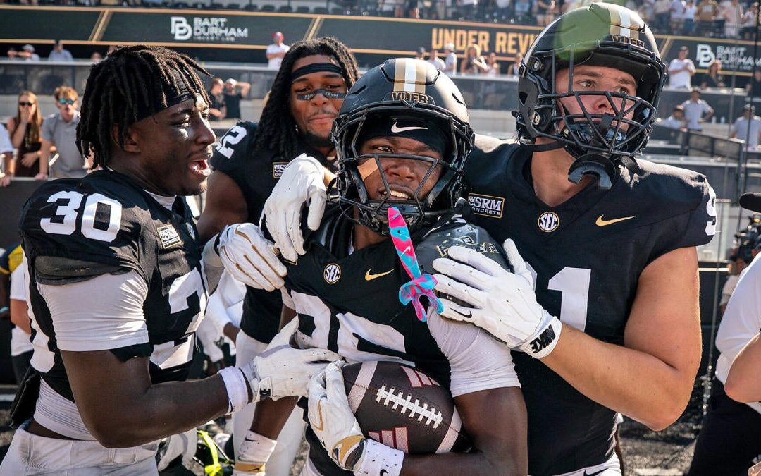 Vanderbilt scores miraculous last-second go-ahead touchdown...